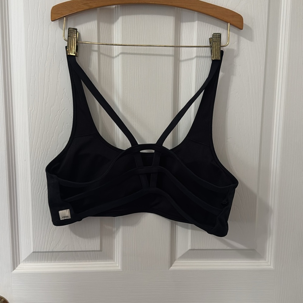 Vuori Yosemite Bra in XL, black on black camo (looks plain black mostly), EUC - Picture 6 of 8